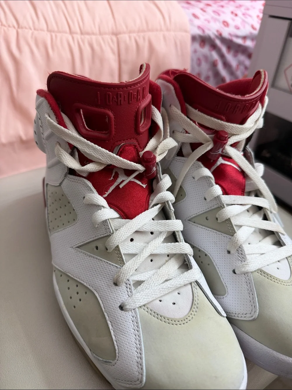 Jordan men High-Top Sneakers in White and Red - Picture 3 of 12